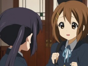 Ui looks almost like her sister.... it's very difficult to tell... except...