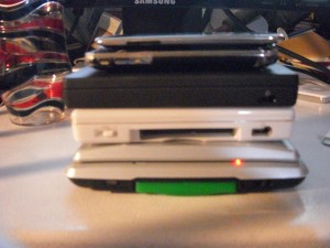 Thickness comparison between a original DS, DS Lite, DSi, iPhone 3G and iPod Touch Second Generation.