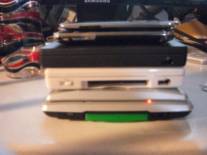 Thickness comparison between a original DS, DS Lite, DSi, iPhone 3G and iPod Touch Second Generation.